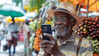 Necessitamos compreender que na dinâmica das culturas populares essa perturbação, esse desequilíbrio para alçar a realidade, é a criação instantânea do resultado do imaginário nas culturas populares. Elas buscam de maneira imprevisível elevar seus interesses, seu cotidiano, suas expectativas, criando e recriando formas de comunicação. Para tanto, Vilém Flusser ressalta a questão imprescindível, que é o tempo. Diz Flusser (2002, p.08) que “o tempo que circula e estabelece relações significativas é muito específico: tempo de magia. Tempo diferente do linear, o qual estabelece relações causais entre eventos”. O tempo seria o lugar mágico de criação. Se o tempo exige novos acessos, por que não utilizá-los? E se o tempo fornece novas expansões de narrativas, por que não sofisticá-las?