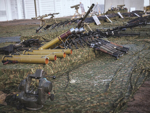 Galpón con armas secuestradas en Medio Oriente, diciembre de 2024