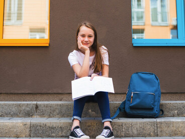Marina era una jovencita flaca, desgarbada y no muy alta. Desde pequeña adoraba el ingenio, las paradojas y los juegos de palabras