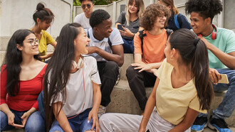Marina se cuidaba mucho en las conversaciones con sus compañeras y, sobre todo, con sus compañeros, generalmente malos perdedores. No quería que la tuvieran por una friki y la mantuvieran en el congelador