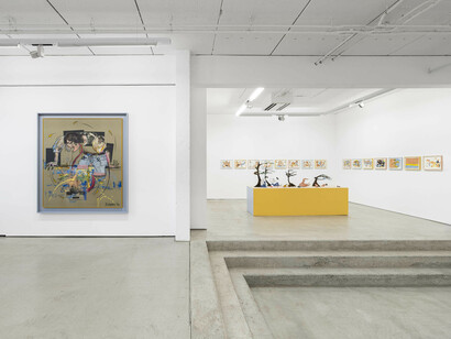 Simon Fujiwara, Who’s iconic? – Paintings, drawings, and maquettes from the whoseum of who the baer, ausstellungsansicht. Mit freundlicher genehmigung der G2 Kunsthalle