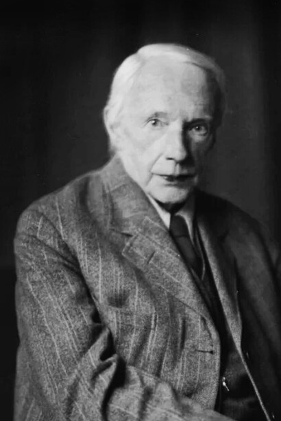 G. E. Moore, desde la filosofía analítica, sostiene que hay afirmaciones que podemos conocer como verdaderas con certeza, desafiando así los extremos del relativismo escéptico
