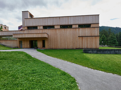 El anuncio del jueves 22 en Davos fue el siguiente: "El Estatuto ha entrado en vigor y la Junta de Paz ya es una organización internacional oficial". Centro de Congresos de Davos, Suiza