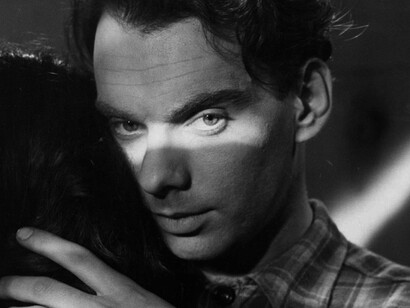 La historia de ambos simboliza los sueños truncos de una generación que debió sacrificar su felicidad personal en nombre del deber