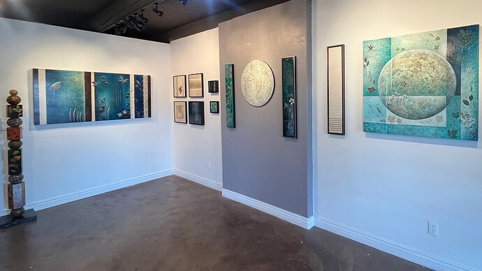 Kim Walker, Rooted: in the presence of Earth, exhibition view. Courtesy of Royse Contemporary