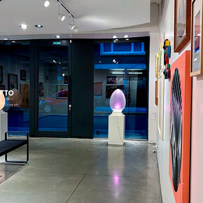 Various artists, Why is the future pink? Exhibition view. Courtesy of Otto Galelry