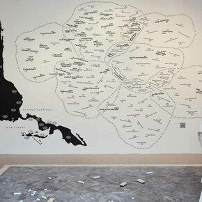 Homeroom: La escuela___. Education as resistance, vista de exhibición. Cortesía del MoMA PS1