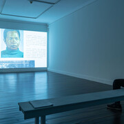 Carlos Alfonso, Shapes of visions that fly at night, vista de exhibición. Cortesía de Casas Riegner