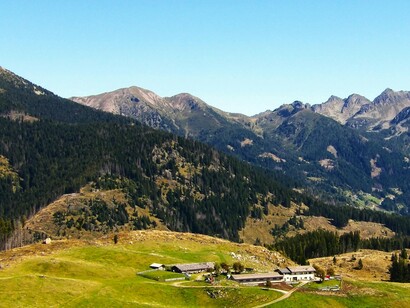 Para contextualizar um pouco de sua infância, trago alguns elementos histórico-geográficos. Em 1789 explode a Revolução Francesa e surge a figura de Napoleão Bonaparte. Por volta de 1805, as tropas francesas começam a se deslocar para o sul da França e norte da Itália


