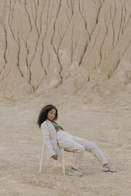 A moda reflete e representa o que está por vir mesmo das ruínas em que o mundo ressurge