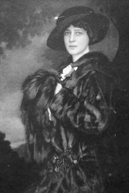 Madame Franca Florio, in Elegante Welt, Nr. 5, 1914. Atelier Cosel, Vienna, 1914