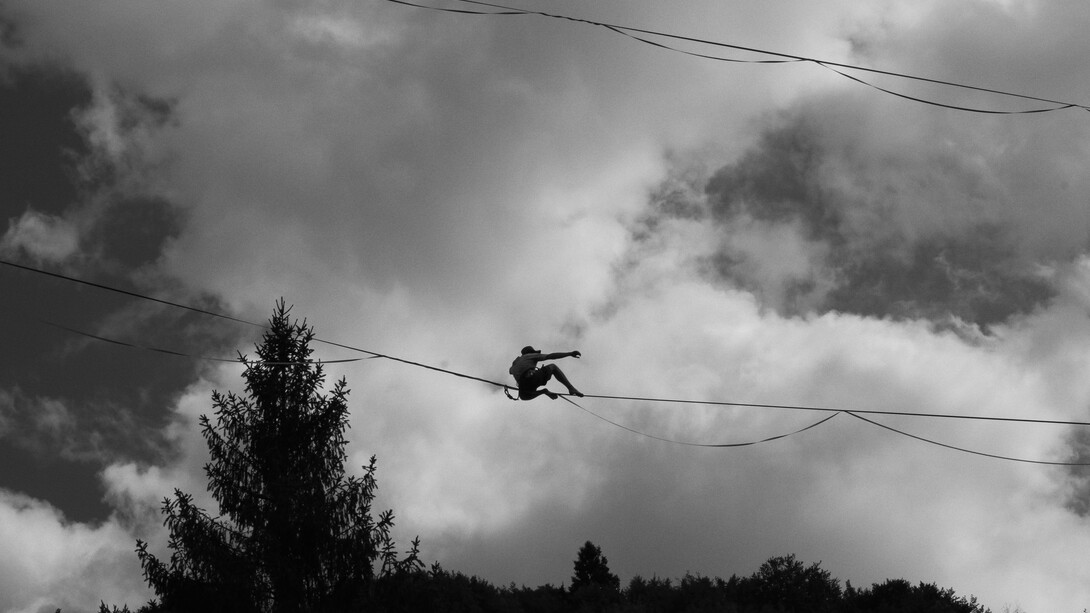 Il funambolo nel cielo: "Il corpo umano... è in realtà un equilibrio delicatissimo"
