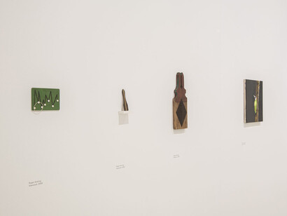 Varios artistas, Pequeño formato, vista de exhibición. Cortesía de la Galería Elvira González