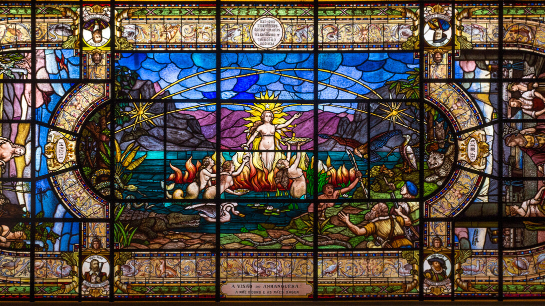 A Epopeia dos Bandeirantes por Benedito Calixto, Museu do Café de Santos. O movimento bandeirante, que floresceu nos séculos XVII e XVIII, não foi uma simples aventura de exploradores. Impulsionados pela Coroa Portuguesa, eles tinham uma missão clara: expandir o domínio lusitano para além das fronteiras incipientes da Capitania de São Vicente, onde hoje se localiza São Paulo. A necessidade de novas terras, recursos e, sobretudo, de resgatar o prestígio de uma capitania estagnada, impulsionou essas expedições. A ideia de que eram homens brancos, de sangue azul e movidos por um fervor quase divino para "salvar o mundo" é uma simplificação romântica, para não dizer falaciosa