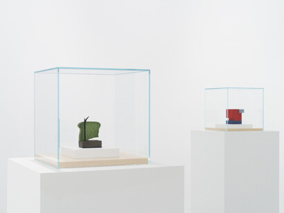 Ron Nagle, Irrational discovery, exhibition view. Courtesy of Matthew Marks Gallery