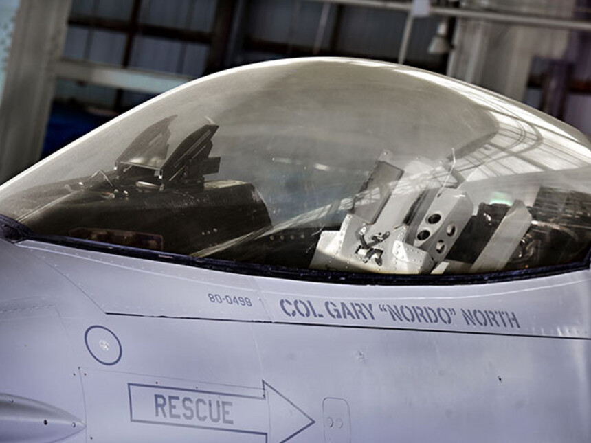 General Dynamics F-16A Fighting Falcon | Meer