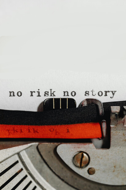 Una puñalada a la atención, que acomete desde la prosa como adicta a la transformación sintética