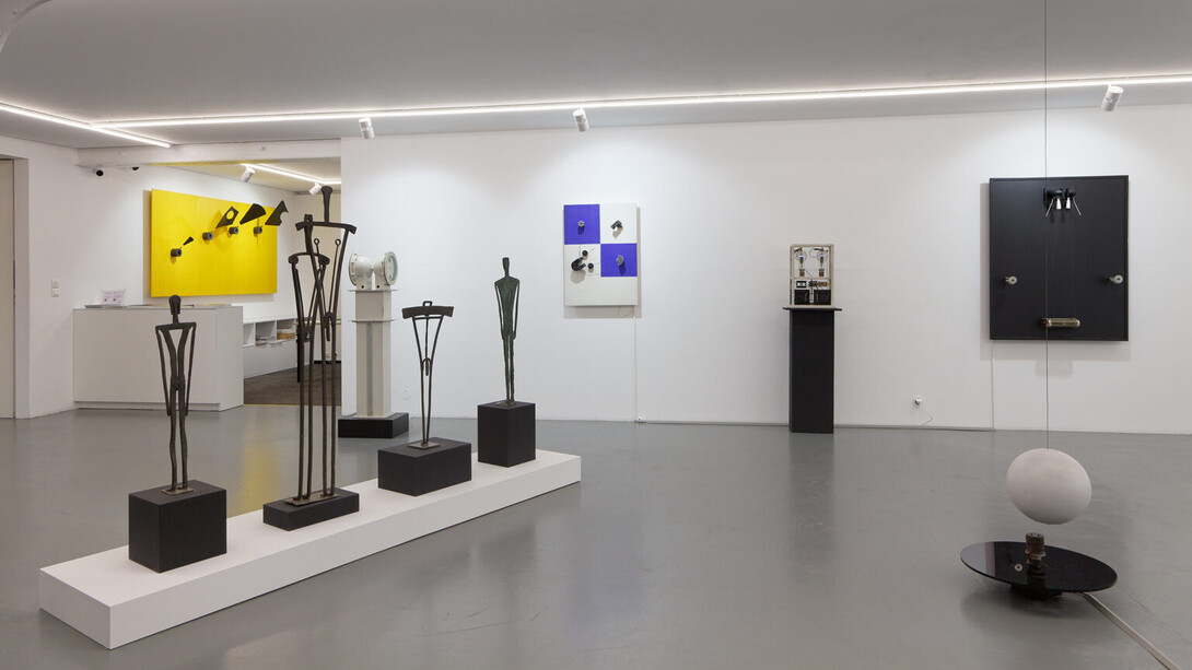 Cosmo–Takis, Hommage à Takis (1925 – 2019) à l’occasion du 100ème anniversaire de sa naissance, vue de l'exposition. Avec l'aimable autorisation de Xippas