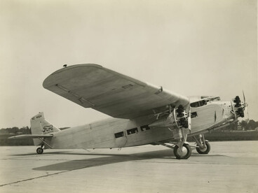 Ford Tri-Motor 5-AT-75 en el Aeropuerto Ford, Dearborn, Michigan, agosto de 1929