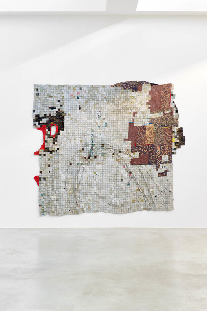 El Anatsui, exhibition view. Courtesy of Axel Vervoordt Gallery