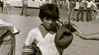 Diego Armando Maradona participando junto a "los Cebollitas" de los torneos Evita de 1973