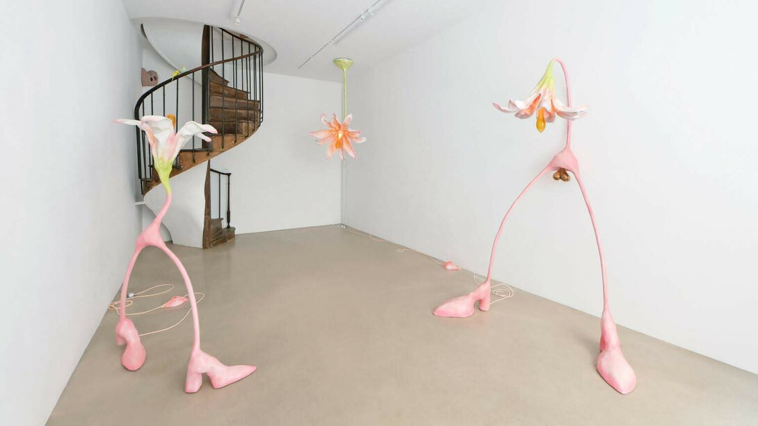 Various artists, Flowers — Form, meaning and transience, exhibition view. Courtesy of Kersgallery