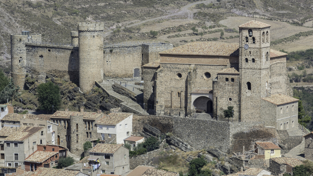 Castillo e iglesia de San Pedro, Cornago, La Rioja, España
