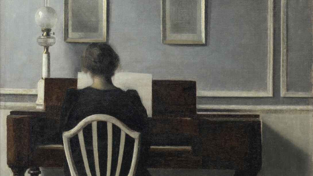Vilhelm Hammershøi, Interior con mujer al piano (detalle), Strandgade 30, 1901. Cortesía del Museo Nacional Thyssen-Bornemisza