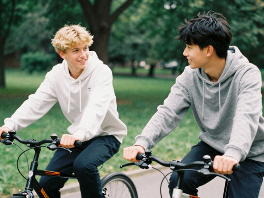 Siamo amici per la pelle o è per la pelle che siamo?