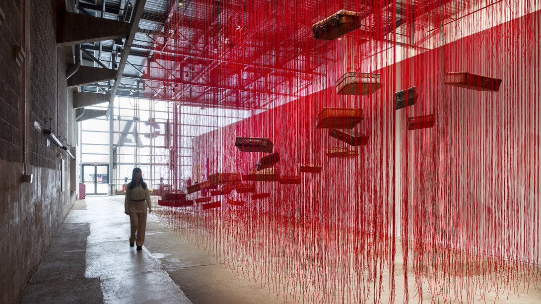 Chiharu Shiota, Home less home, exhibition view. Courtesy of Institute of Contemporary Art, Boston 