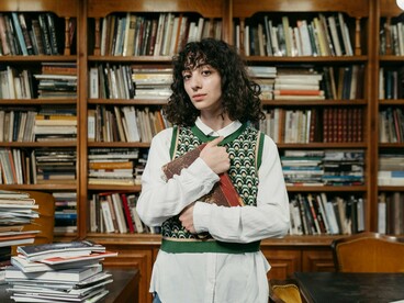 Recentemente, me inteirei de que Demis Hassabis, ganhador do premio Nobel de 2024 em química, comentou que a capacidade de aprender a aprender será a competência mais necessária para a próxima geração. Imediatamente me lembrei de que, desde os anos 2000, educadores têm proclamado a urgência de se desenvolver essa competência por meio da educação formal