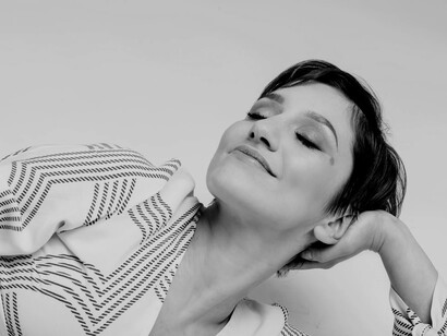 Una foto posata che mette in risalto la luminosità di Angela Nisi © Chiara Esposito