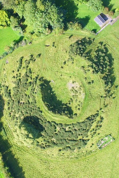 Vista aérea de la tumba de Dowth, condado Meath, Irlanda