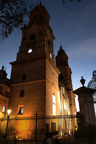 La Catedral de Morelia, Michoacán por la noche