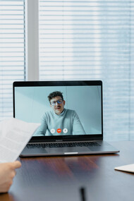 Entrevista virtual com candidato a vaga de trabalho