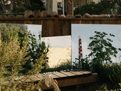 Installation view of "In the garden of David Horvitz", 7th Ave Garden, Los Angeles, 2023. 
Courtesy of ChertLüdde, Berlin and David Horvitz, Los Angeles. Photo by Rio Asch Phoenix