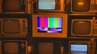 O que merece atenção são as culturas populares que estão envolvidas pela construção do imaginário social a partir das telas, do consumo, e das tecnologias da informação e sua circulação. Devemos salientar que a televisão quando chegou na América Latina trouxe mudanças nas relações sociais