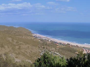 Algunas comarcas, auténticos «desiertos demográficos». Castelldefels se convierte en el contrapunto. Cada vez tiene más población: en los últimos veinte años ha crecido en cerca de 11.000 personas. El Mediterráneo de Castelldefels, España