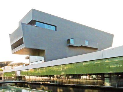 El DHUB también dispone de un Archivo del Diseño, que recoge toda aquella documentación que puede ayudar a conocer mejor los objetos que forman parte de sus colecciones, así como su contexto. Barcelona, España 