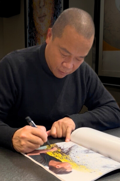 Un feutre, une page blanche, et ce geste instinctif qui transforme l’émotion en trait, l’univers de Hom Nguyen se prolonge jusque dans la dédicace