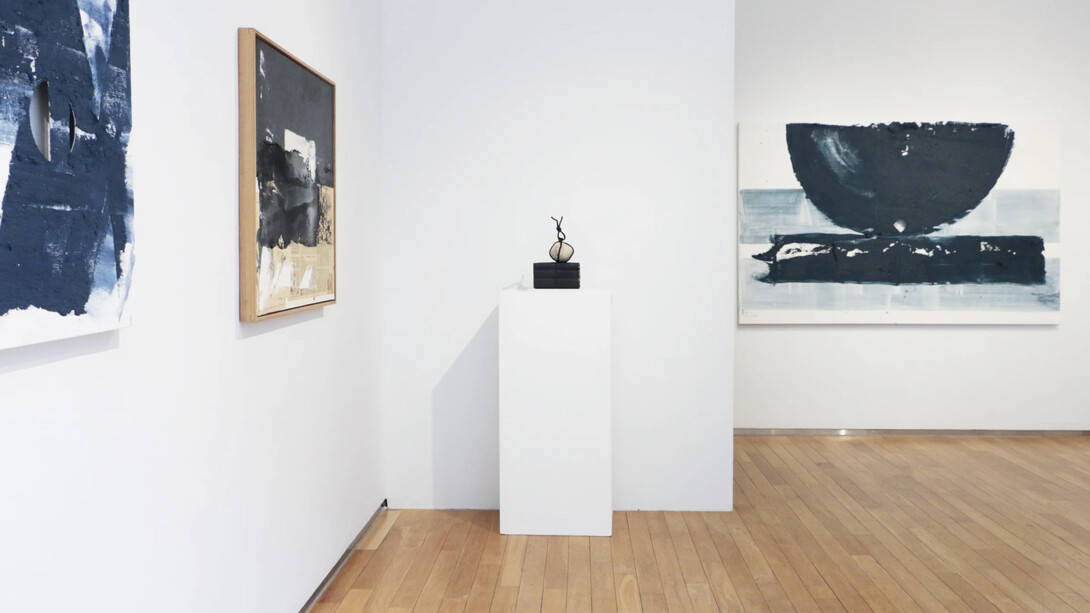 Huang Rui, Sea of silver sand, exhibition view. Courtesy of 10 Chancery Lane Gallery