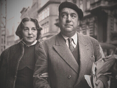 Vivieron juntos casi veinte años. Veinte años, que Delia fue palabra no escrita: correctora, consejera, arquitecta de encuentros, guardiana del tiempo. Delia del Carril con Pablo Neruda, 1949.  Praga, Checoslovaquia