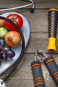 Un «health trainer» o entrenador de salud es un profesional que acompaña, apoya y anima a las personas a que logren sus metas de salud