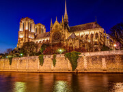 Catedral de Notre-Dame em Paris, na França. Mais do que uma catedral, um monumento emblemático de Paris que enobrece sua paisagem e testemunha sua história há mais de 800 anos. O incêndio que a atingiu em abril de 2019 causou enorme comoção em todo o mundo, mas, após 5 anos de trabalho intenso, em dezembro de 2024 ela voltou a abrir suas portas para todos. Mais uma data histórica que marca sua existência
