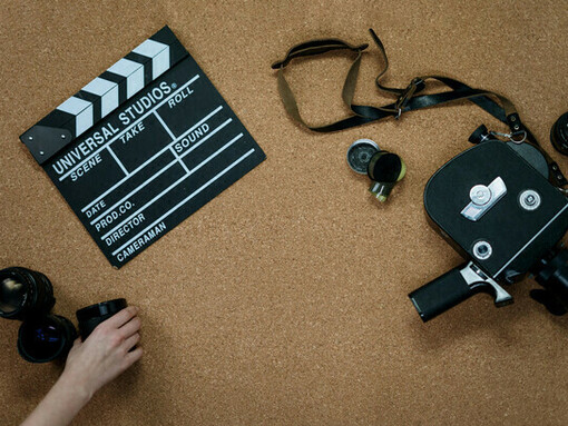 Las películas ya no solo entretienen: funcionan como espejos que devuelven una versión simplificada de la individualidad, lista para ser validada y monetizada