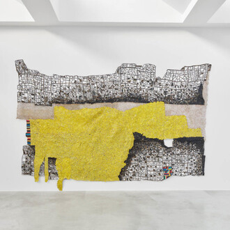 El Anatsui, exhibition view. Courtesy of Axel Vervoordt Gallery