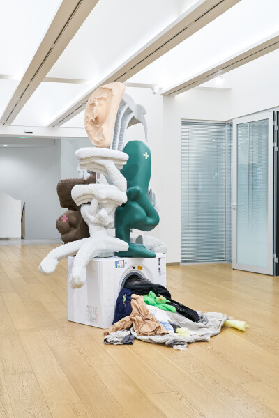 Li Hanwei, Asia squat (Grey tone), 2023. Courtesy of Power Station of Art