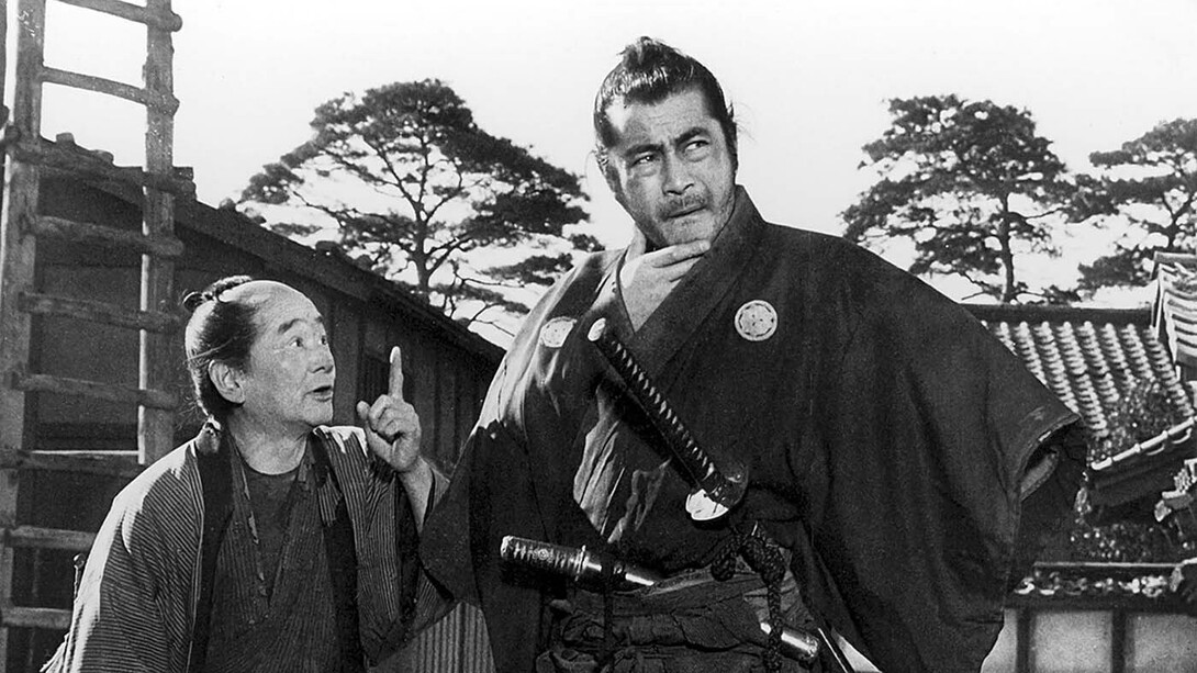 Captura de Yojimbo, de Akira Kurosawa. El cruce entre Yojimbo y Por un puñado de dólares revela cómo el cine se construye a partir de influencias mutuas, pero también cómo esas influencias pueden derivar en conflictos cuando se cruzan los límites de la apropiación