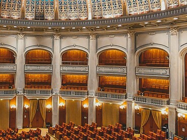 Esse realismo atravessa as páginas de O Príncipe e ajuda a explicar por que o livro, século após século, ressurge como uma espécie de manual subterrâneo de governabilidade, mesmo ou talvez especialmente em sociedades que se pretendem democráticas e éticas