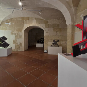 Arturo Berned, En busca de la línea, vista de exhibición. Cortesía de Galería de las Misiones